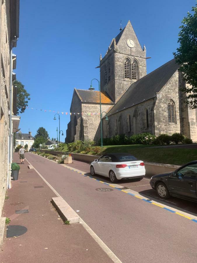 Gites De L'Eglise Sainte-Mère-Église Exteriör bild